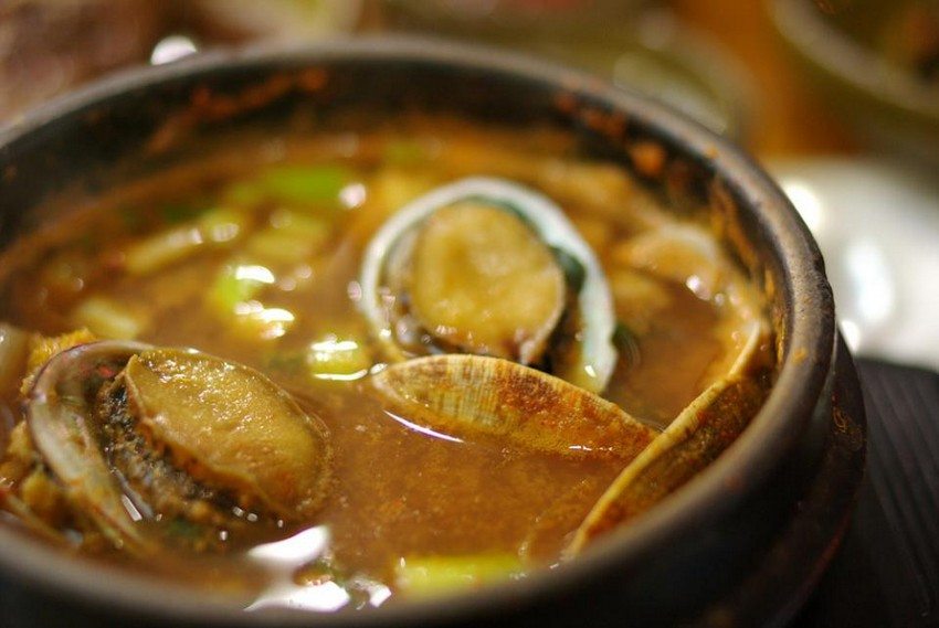 «Обунчжаги-ттукпэги» — это острый густой суп из морепродуктов