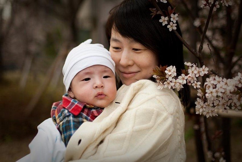 Мама Корея. Мама 35. Две Кореи демография дзен. Молодая мама корея